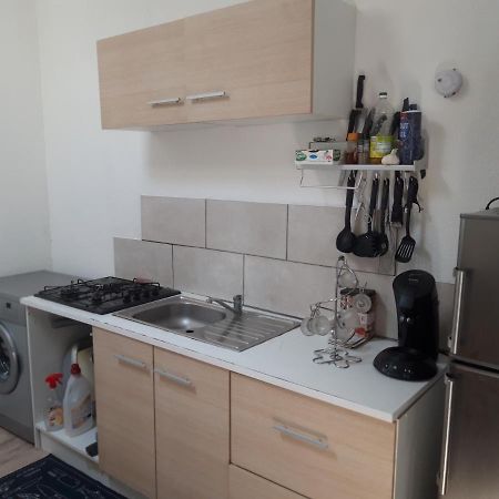 Appartement F1 Meuble 3 Personnes Aubenas Dış mekan fotoğraf