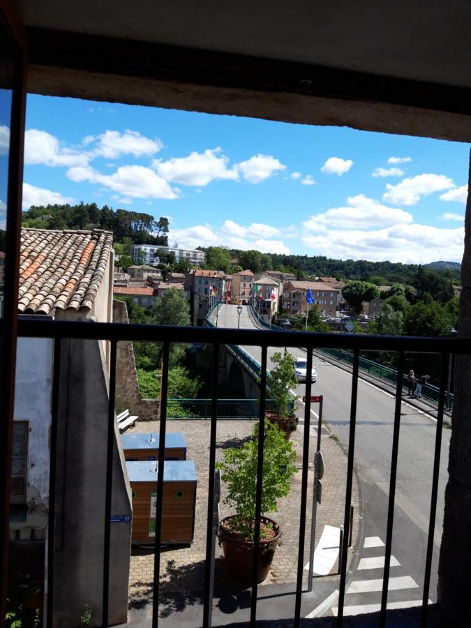 Appartement F1 Meuble 3 Personnes Aubenas Dış mekan fotoğraf