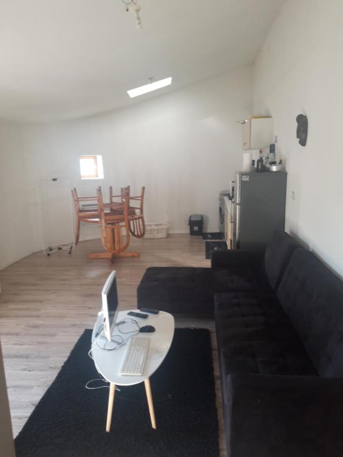 Appartement F1 Meuble 3 Personnes Aubenas Dış mekan fotoğraf