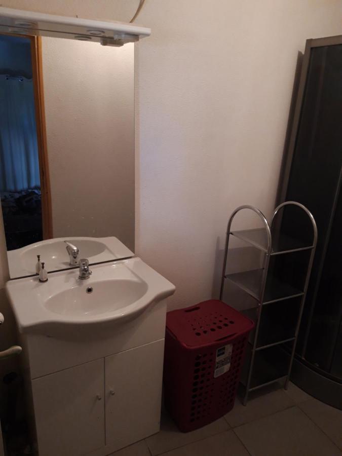 Appartement F1 Meuble 3 Personnes Aubenas Dış mekan fotoğraf