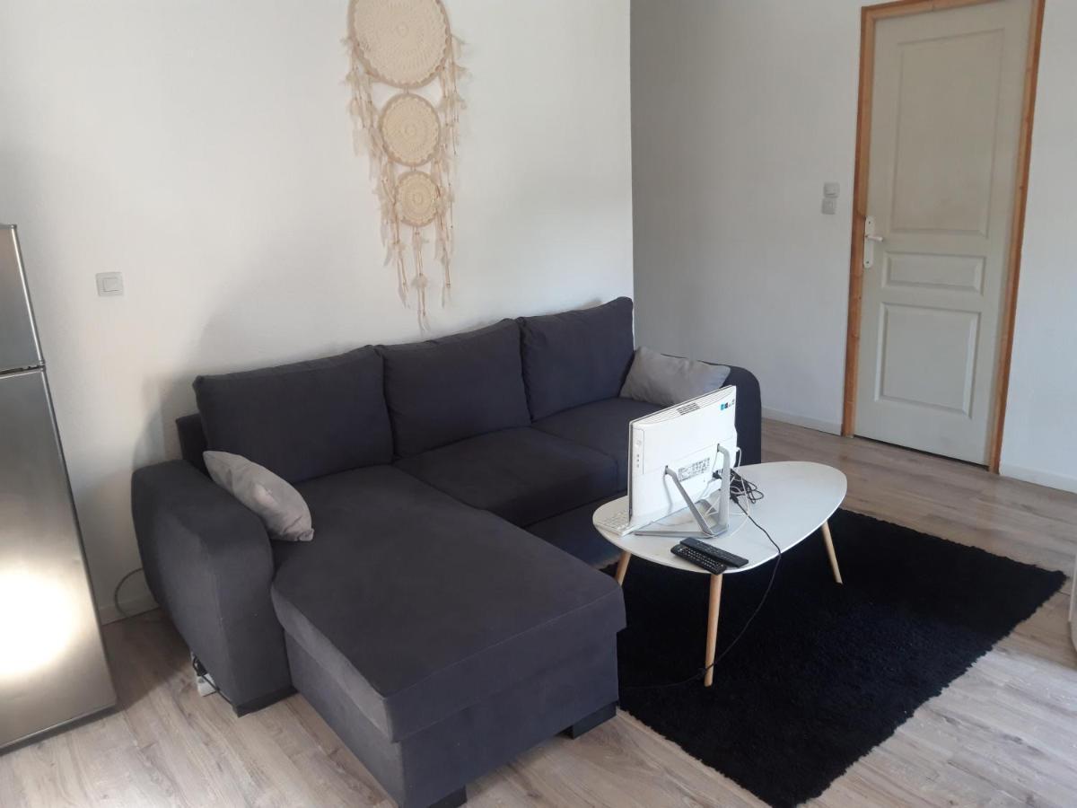 Appartement F1 Meuble 3 Personnes Aubenas Dış mekan fotoğraf